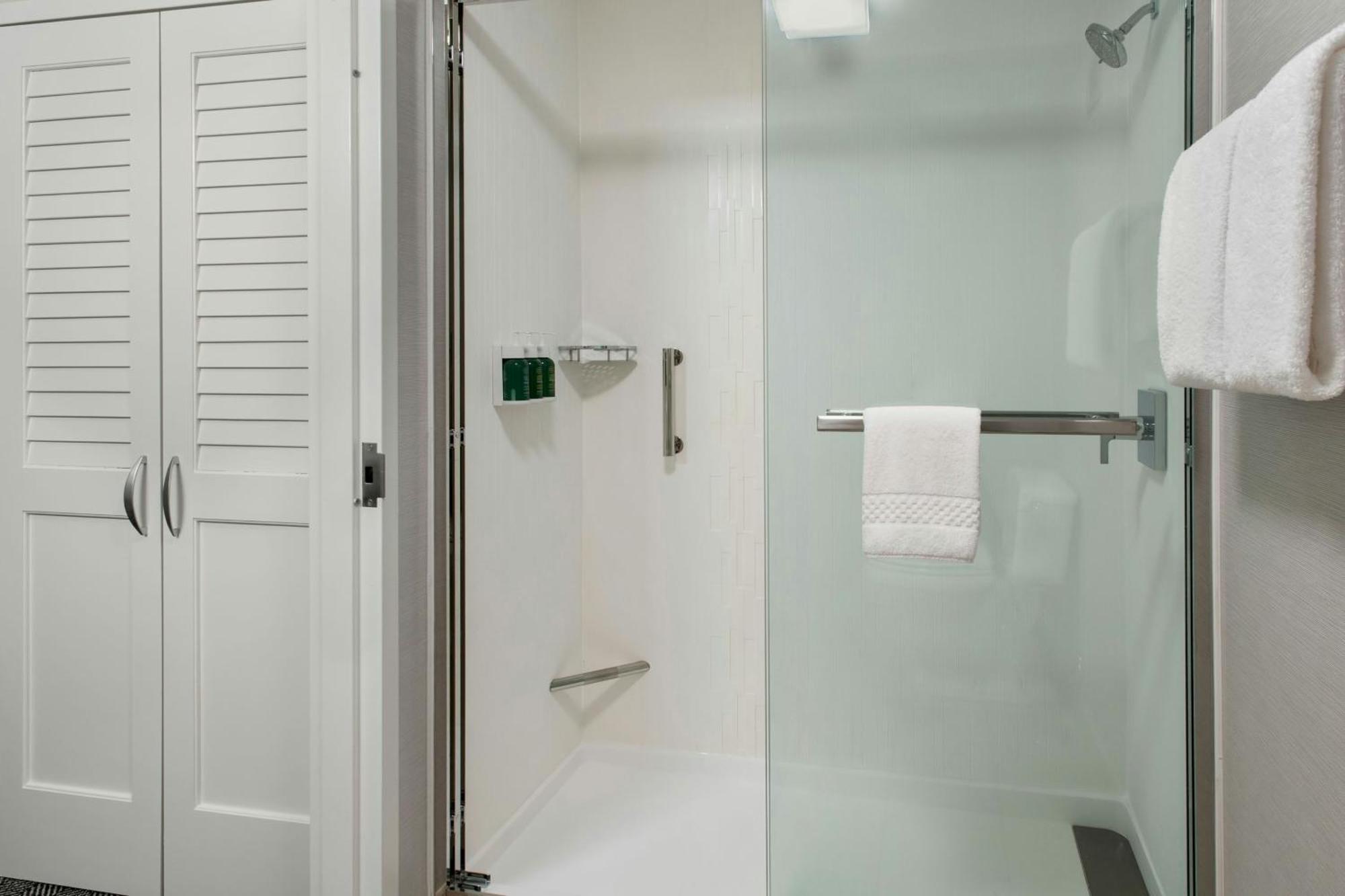 Courtyard By Marriott Silver Spring North/White Oak Екстериор снимка