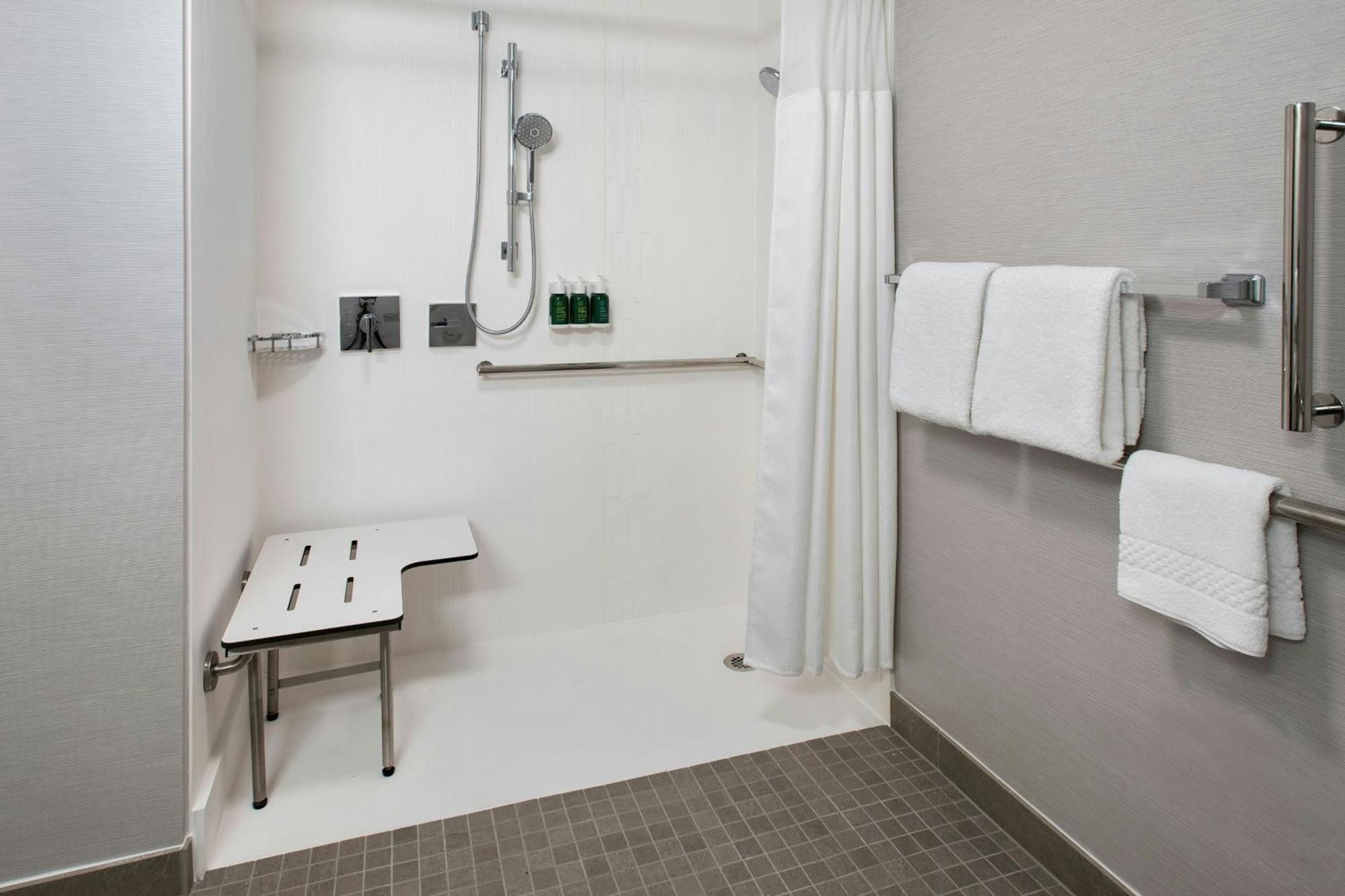 Courtyard By Marriott Silver Spring North/White Oak Екстериор снимка