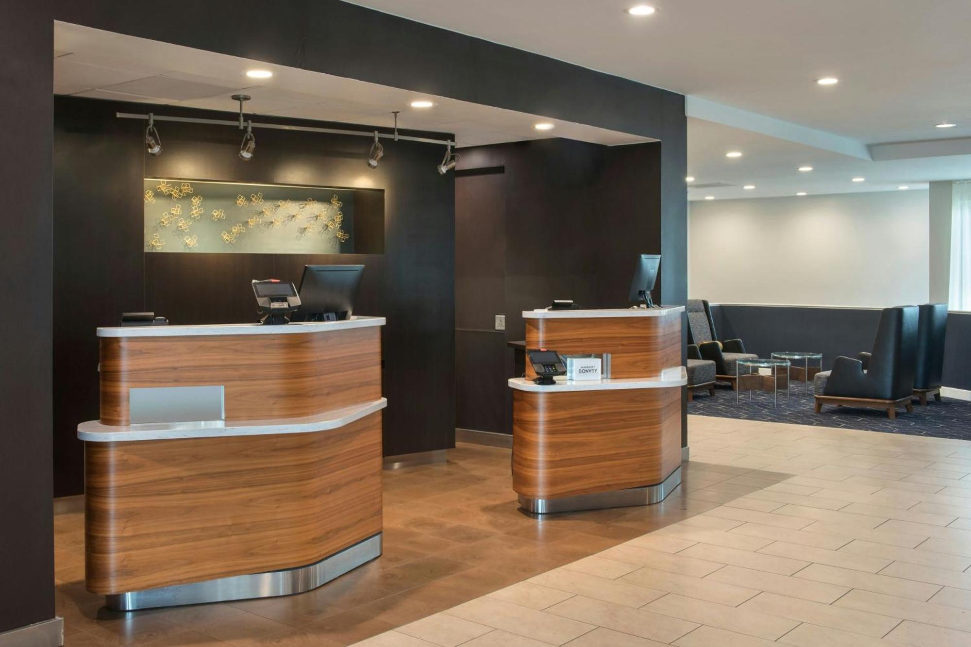 Courtyard By Marriott Silver Spring North/White Oak Екстериор снимка
