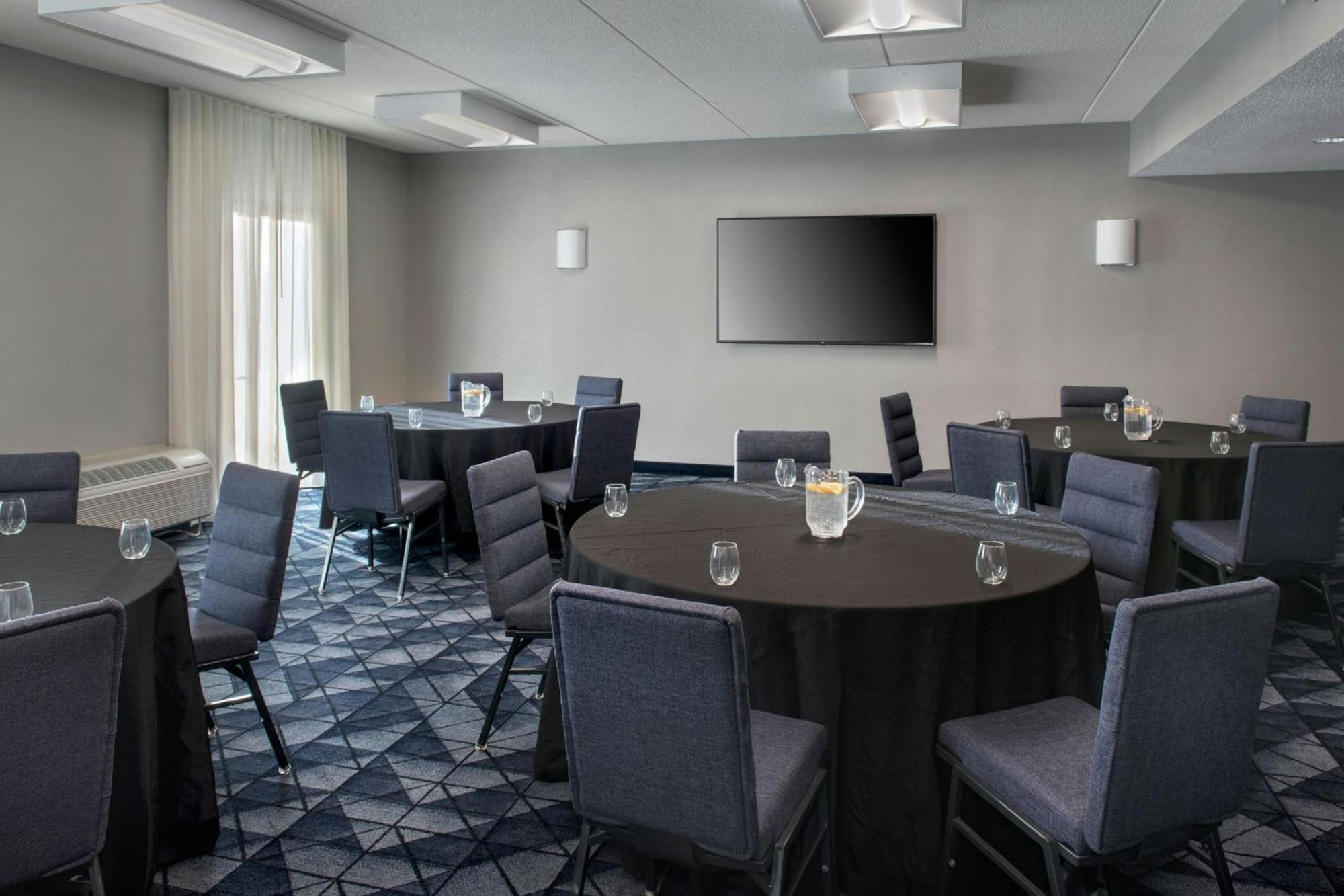 Courtyard By Marriott Silver Spring North/White Oak Екстериор снимка