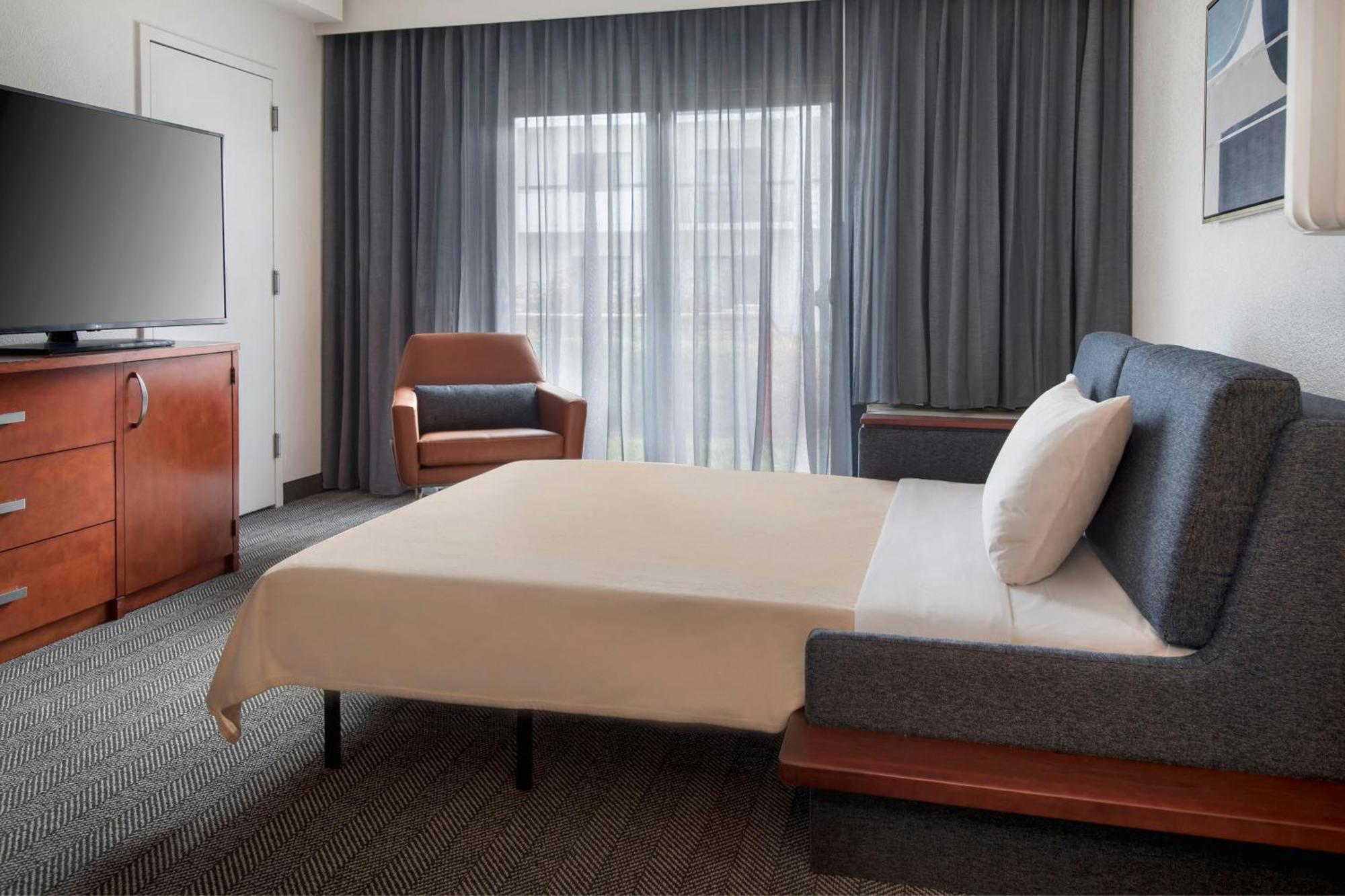 Courtyard By Marriott Silver Spring North/White Oak Екстериор снимка