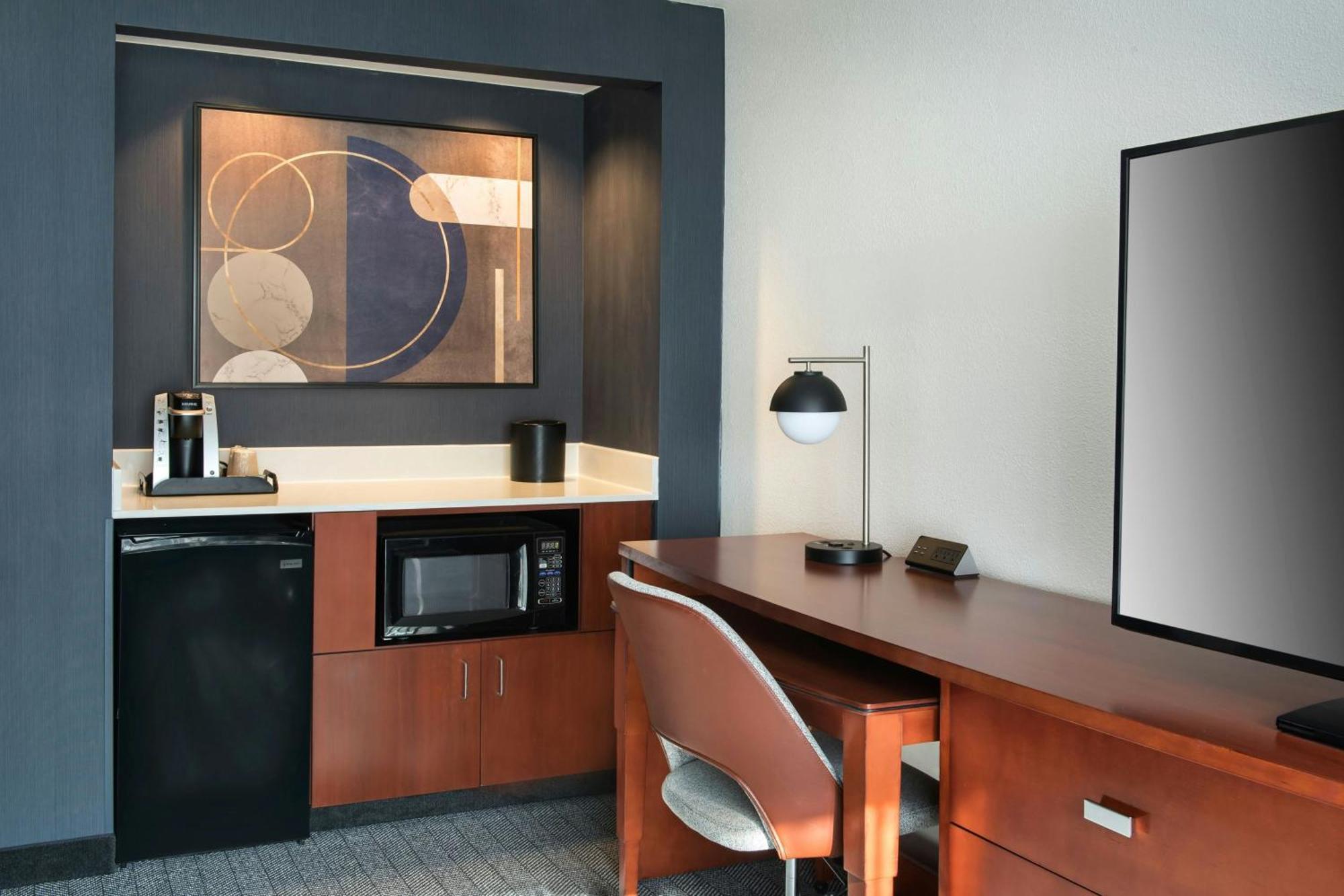 Courtyard By Marriott Silver Spring North/White Oak Екстериор снимка
