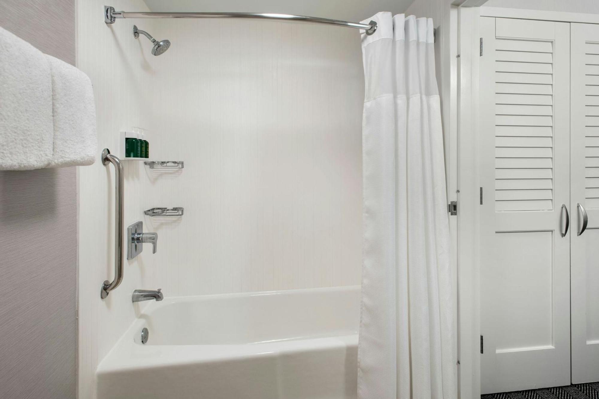 Courtyard By Marriott Silver Spring North/White Oak Екстериор снимка