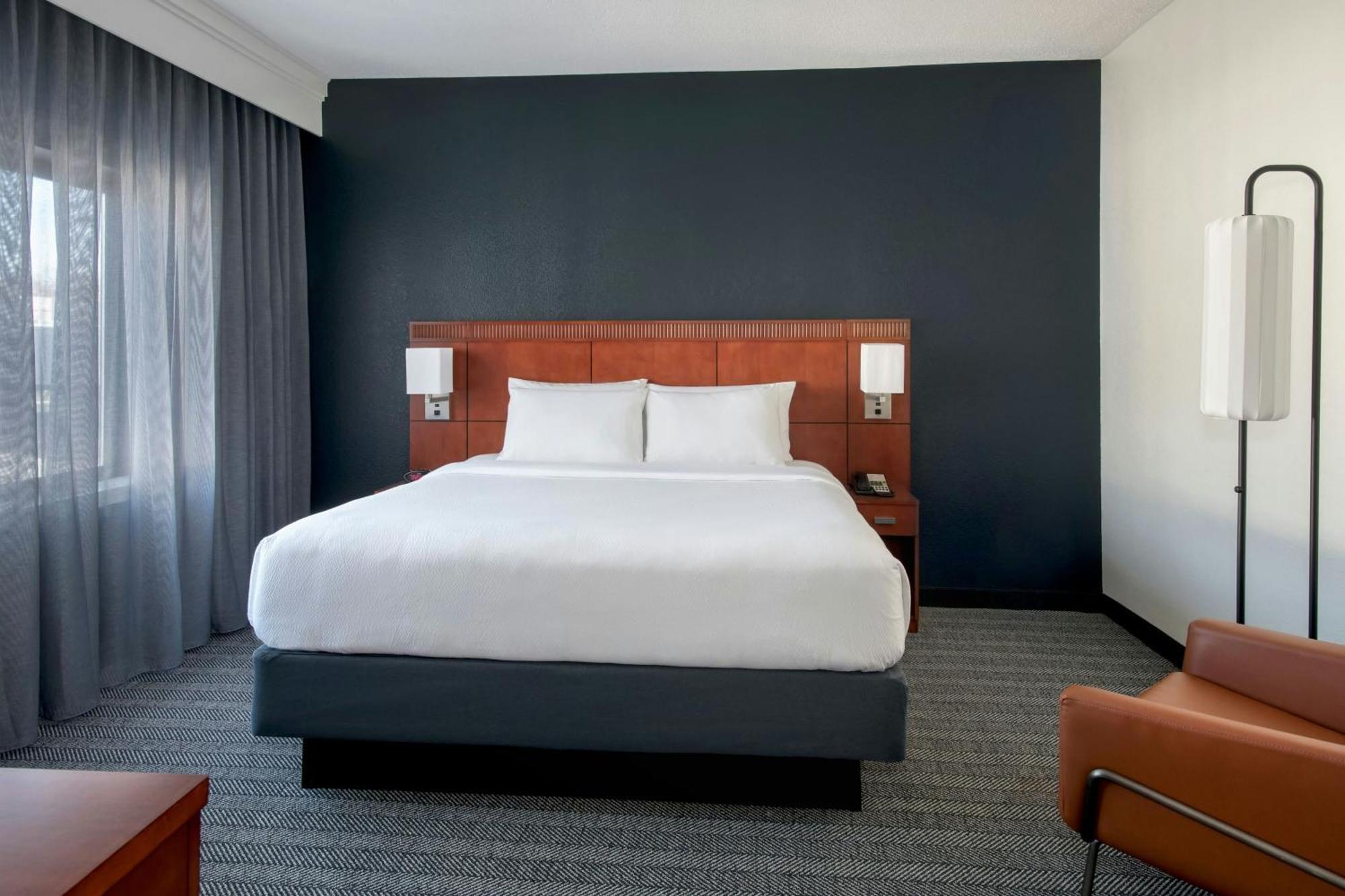 Courtyard By Marriott Silver Spring North/White Oak Екстериор снимка