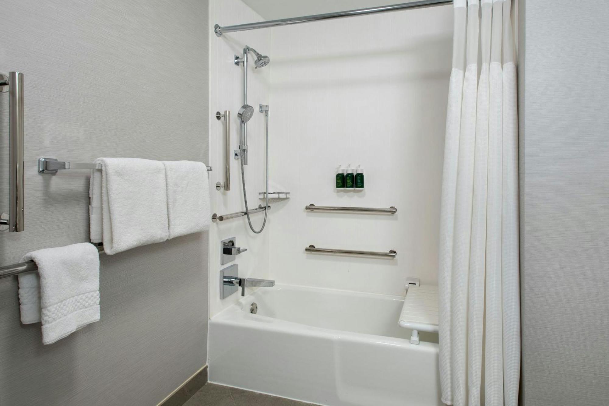 Courtyard By Marriott Silver Spring North/White Oak Екстериор снимка