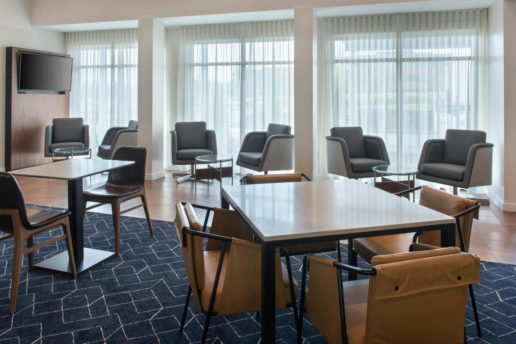 Courtyard By Marriott Silver Spring North/White Oak Екстериор снимка