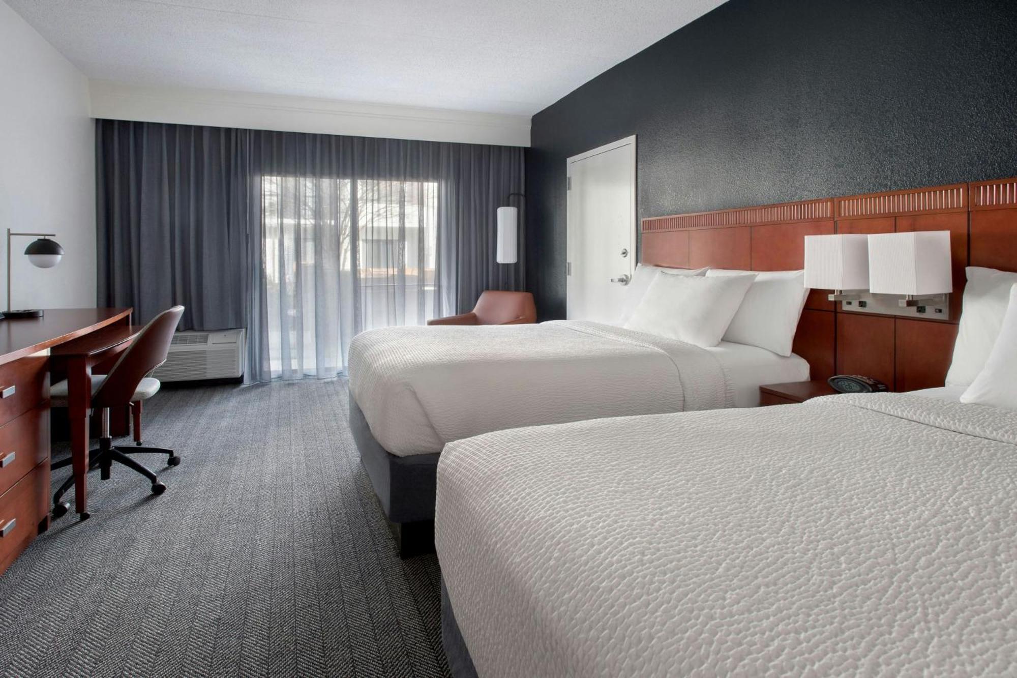 Courtyard By Marriott Silver Spring North/White Oak Екстериор снимка