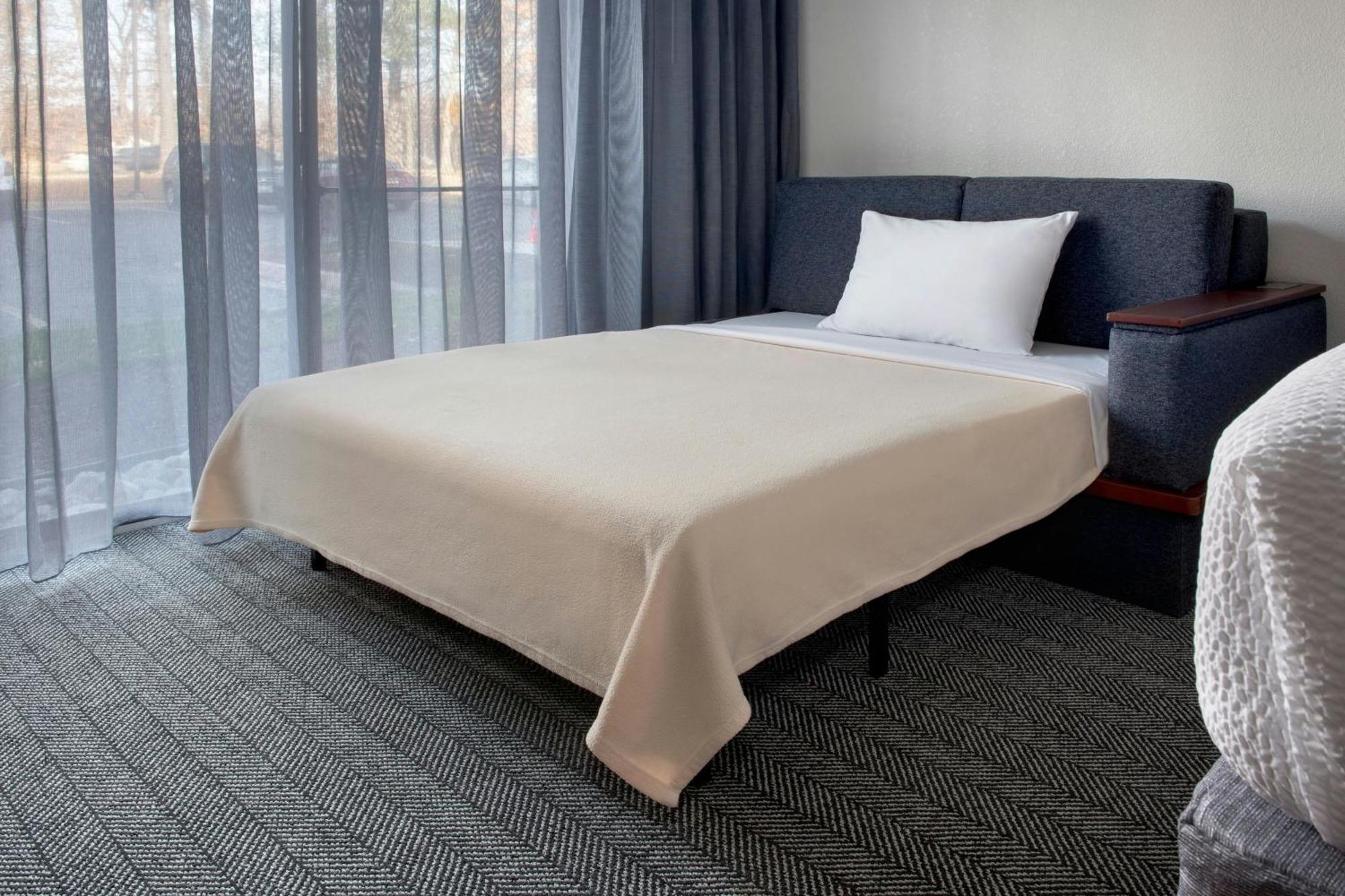 Courtyard By Marriott Silver Spring North/White Oak Екстериор снимка